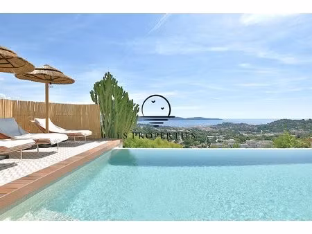 un charme fou pour cette splendide propriété avec vue panoramique sur la mer et la ville.