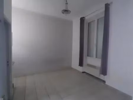 appartement à louer 1 pièce 18.56 m² - marignane (13) - 563€