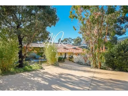 bas rayol canadel proche du mythique hotel bailli de suffren