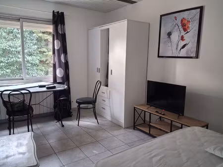 location appartement 1 pièce 27 m² à morières-lès-avignon (84310)