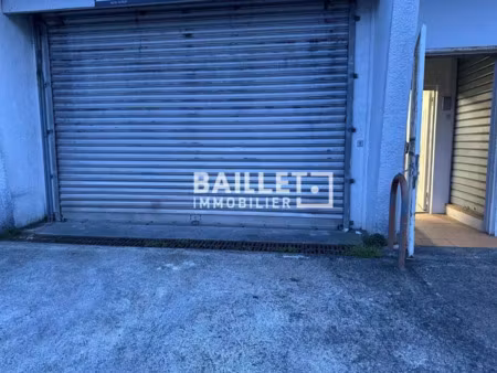 loue à vallauris  saint bernard  un entrepôt de 78 m2