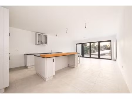 gerenoveerde woning met ruime tuin.