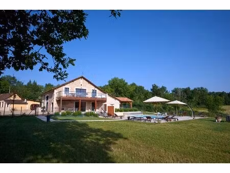 élégante propriété de caractère avec gîtes  piscine et jardin privé pour les propriétaires