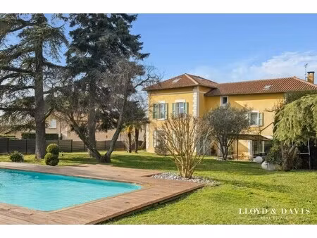 maison de luxe à vendre à reventin-vaugris : 870 000 € | 280m²