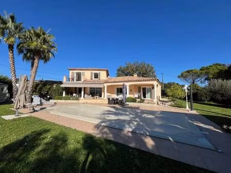 villa de luxe à vendre à bagnols-en-forêt : 950 000 € | 200m²