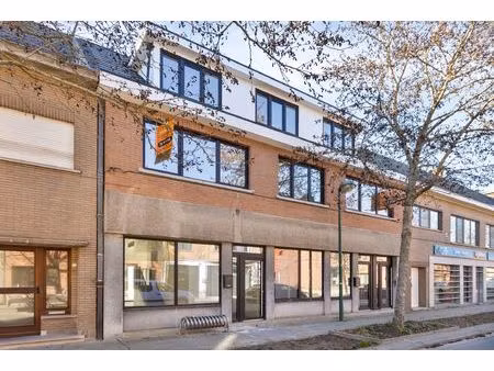 woning met 4 slaapkamers  2 badkamers en 2 autostaanplaatsen