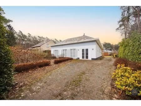 charmante te renoveren open bebouwing op een royaal perceel