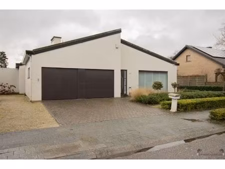 rustig gelegen gelijkvloerse woning met 3 slaapkamers en wellnessruimte