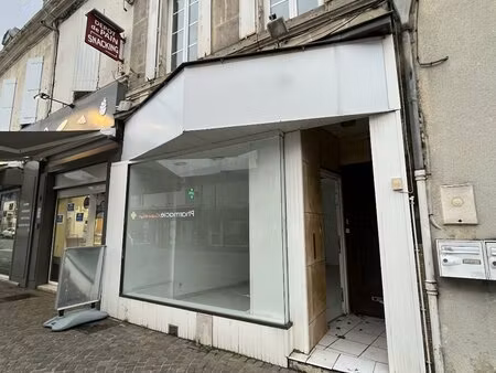 location local professionnel 27m² cognac 16100