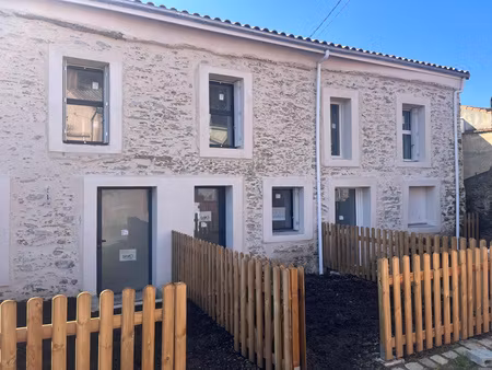 maison en pierre rénovée de 88 m2 place du douet st sébastien sur loire