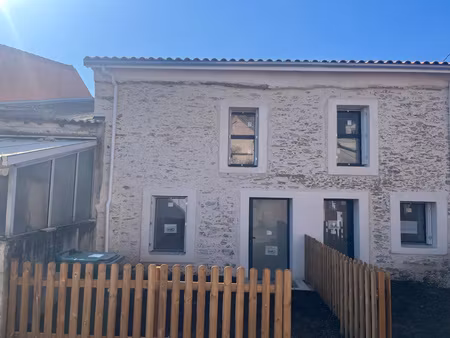 maison rénovée de 65 m2 place du douet st sebastien sur loire