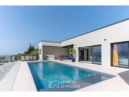 une signature architecturale sur les hauteurs d'étoile-sur-rhône