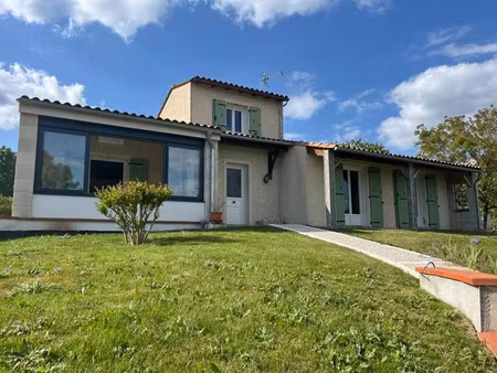 vente maison 4 pièces 141 m² à jonzac (17500)  223 650 €