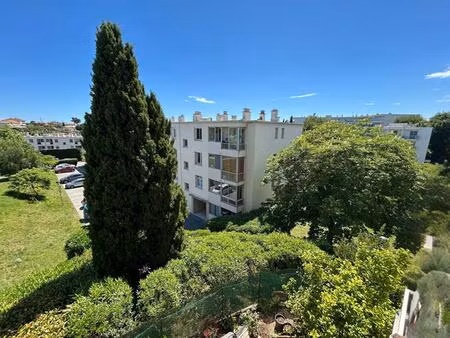 antibes  quartier fontmerle 4 pièces 90 m²  vue verdure   parking   beau potentiel