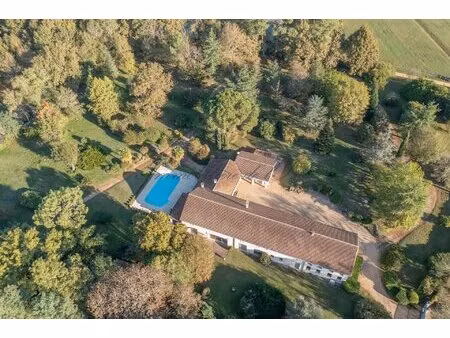 propriété d’exception au cœur d’un parc paysager de 1 8 hectare