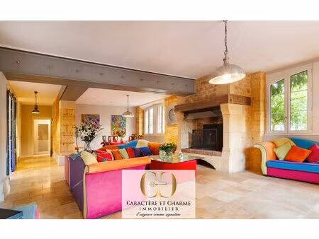 maison de ville en pierre 340 m2 habitables - cour intérieure - ascenseur - prestations...