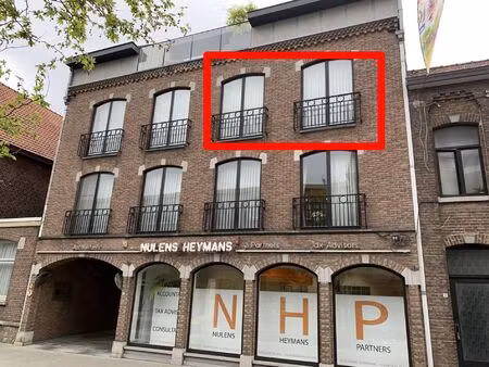 appartement met 2 slaapkamers  berging en gesloten garage !