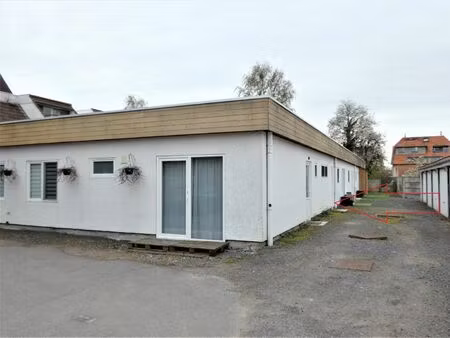 gezellig appartement  gelijkvloers  met 1 slaapkamer en garage.