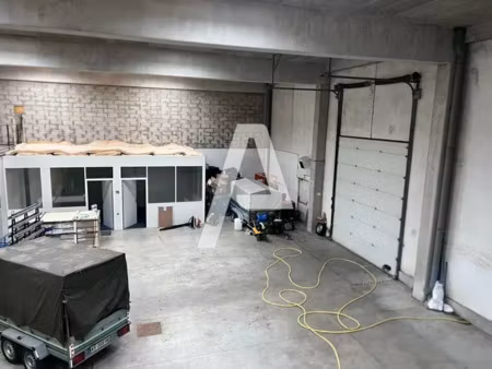 a louer - entrepôt de 720m² avec bureaux d'accompagnement à vitry sur seine à proximité de