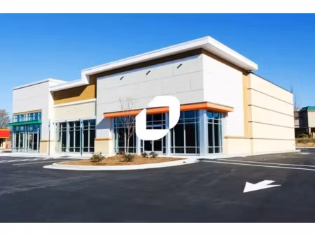 local commercial 700m² avec parking dans zone commerciale béziers