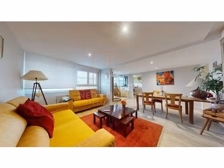 dernier étage avec vue panoramique et piscine collective – f4-f5 lumineux à strasbourg esp