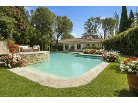 villemoustaussou maison d'architecte construite en 1971  offrant 181 m² habitables sur un.