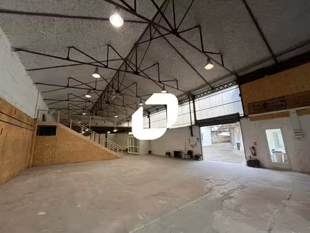 bâtiment d'activités indépendant | 874 m² | cour & parkings | lyon 7 - jean macé