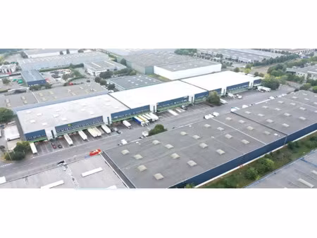 entrepôt disponible immédiatement  proposé à la location  situé à saint-ouen-l'aumône  dis