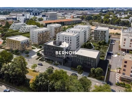 location local professionnel 1 845m² nantes 44300