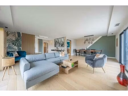 maison de 5 pièces de 146 m² à ambarès-et-lagrave