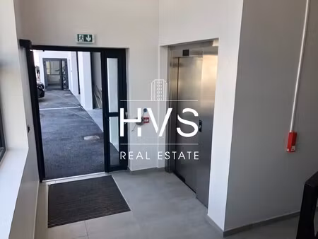 location local professionnel 720m² bouc bel air 13320