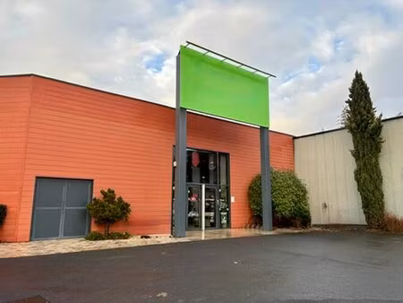 location local commercial 631m² la chapelle st mesmin 45380