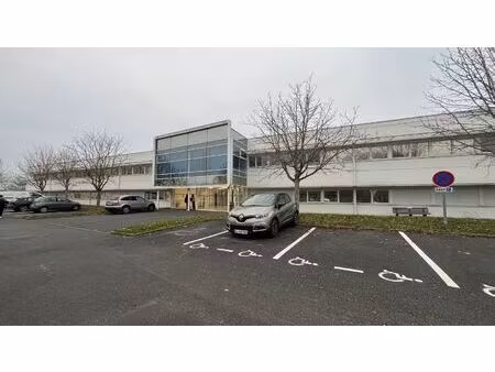 location local professionnel 1 498m² semoy 45400