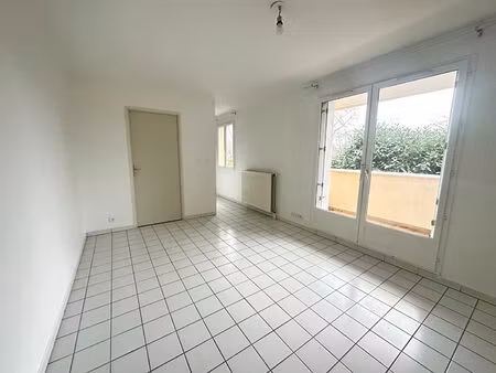 appartement 1 pièce à louer à combs la ville - réf. 805304