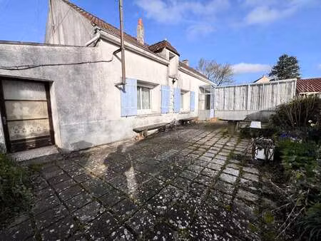 vente longère et corps de ferme à couëron (44220) : à vendre / 100m² couëron