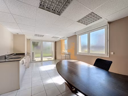 bureaux au centre ville de mions