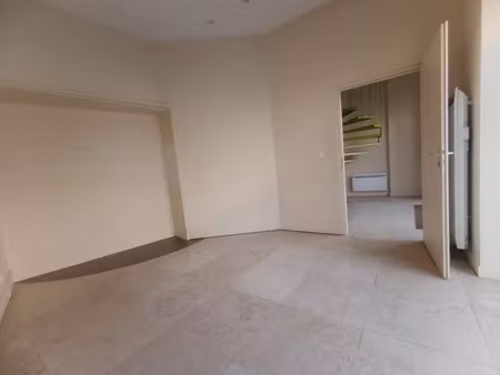 location commerce 4 pièces 77 m² à saint-pons-de-thomières (34220)