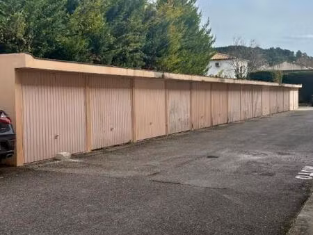 location parking / box 12 m² à luynes  aix en provence