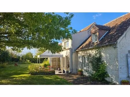 fermette restaurée avec piscine et dépendances