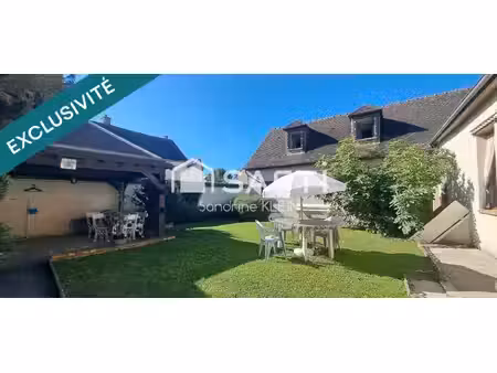 spacieuse maison familiale 7 pièces  avec garages et jardin.