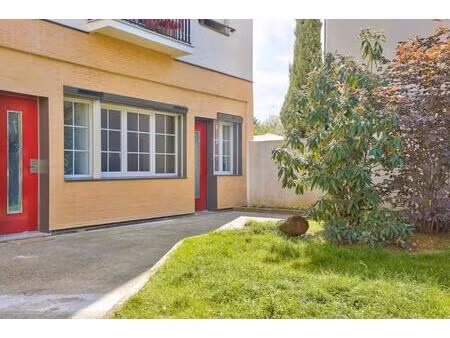 appartement 4 pièces de 92 m2 en vente à nanterre - idéal pour professions libérales ou fa