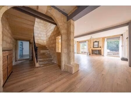 spacieuse maison rénovée avec piscine à ambarès