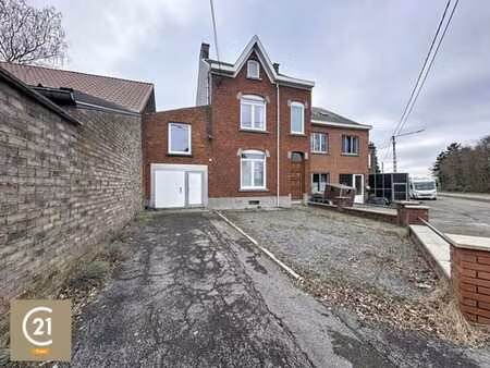 grande maison de 3 chambres  avec garage  terrasse et jardin