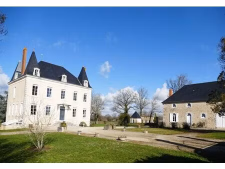 manoir xixo et ses dépendances en parfait état