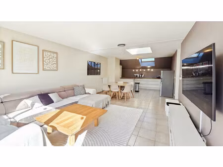 t4 lumineux – dernier étage – résidence récente et sécur