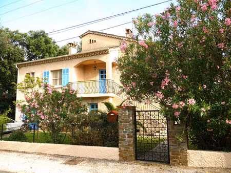 grande maison familiale à vendre - la londe-les-maures