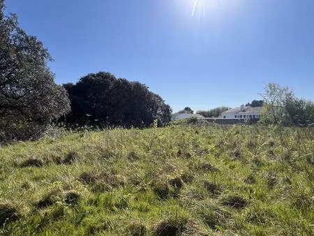 3737m2 de terrain constructible  idéal projet familial