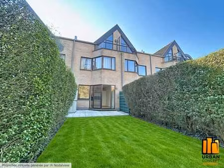 rez-de-chaussée totalement renové avec jardin et cave.