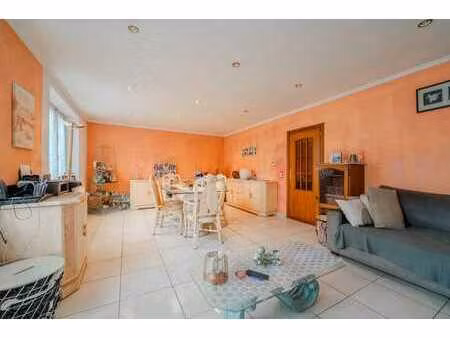 appartement triplex spacieux pret a recevoir vos valises!