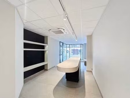 espace commercial/bureau moderne à louer dans le centre d'ee